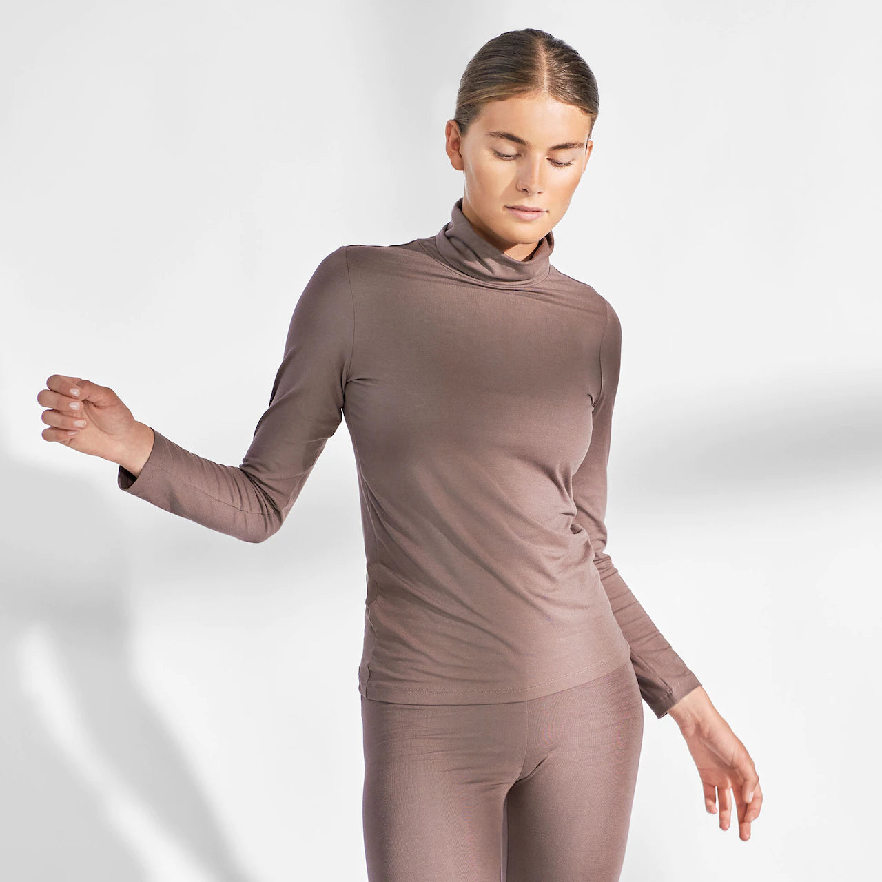Turtle Neck | WMN | Deep Taupe |